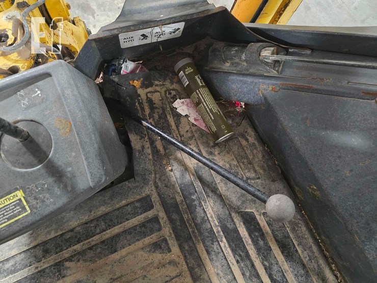 2005-deere-410g-image-29