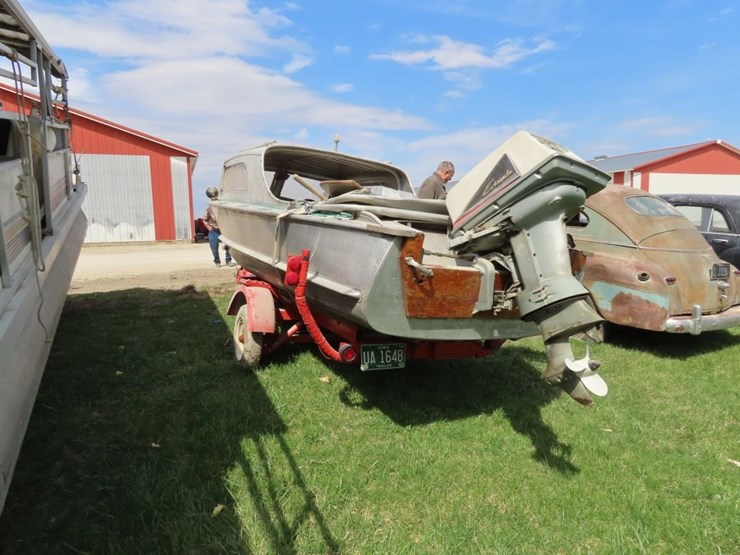 1957-9-crestliner-aluminum-boat-with-trailer-and-motor-image-5