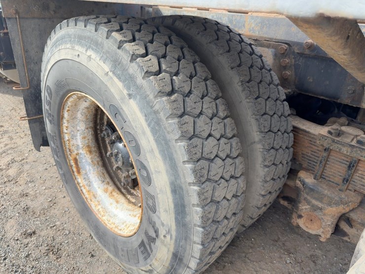 1987-ford-l9000-image-19