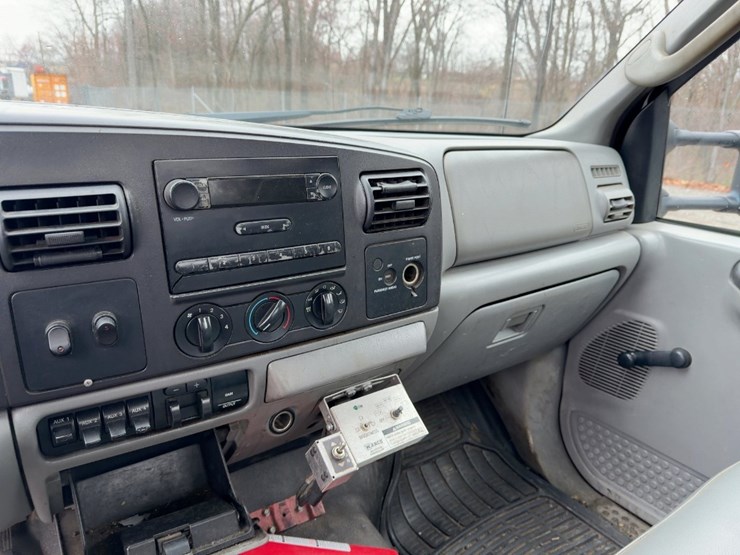 2006-ford-f550-xl-image-18