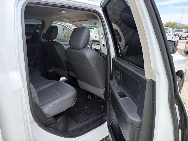 2016-dodge-1500-image-10