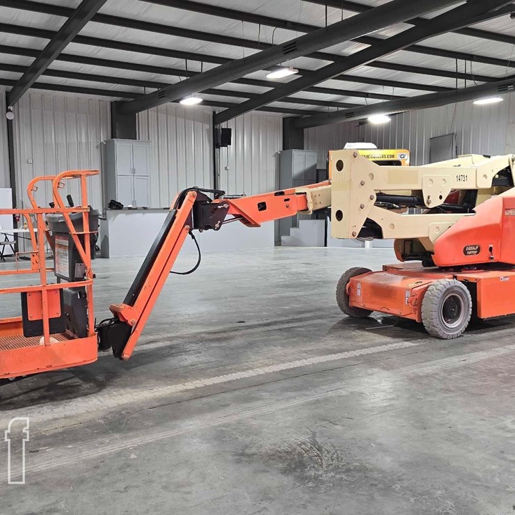 2015 JLG E400AJPN