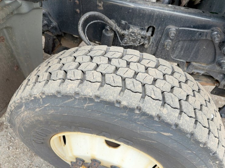 2010-mack-granite-gu713-image-16