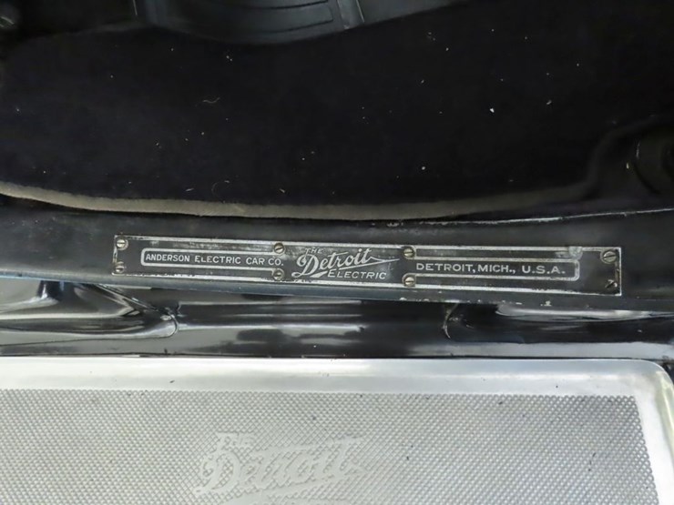 1918-detroit-model-74-brougham-electric-car-image-23