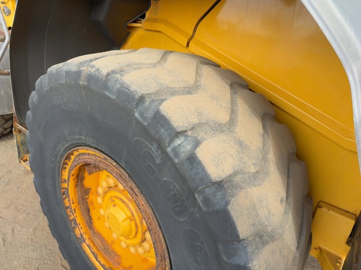 2013-volvo-l70g-image-15