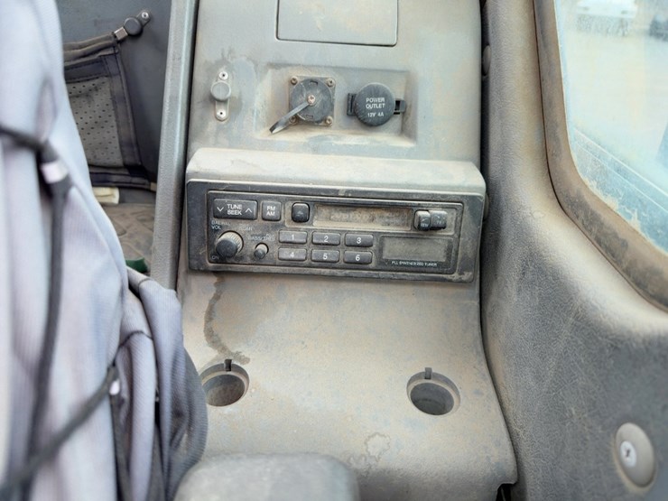 2006-volvo-ec140b-lc-image-38