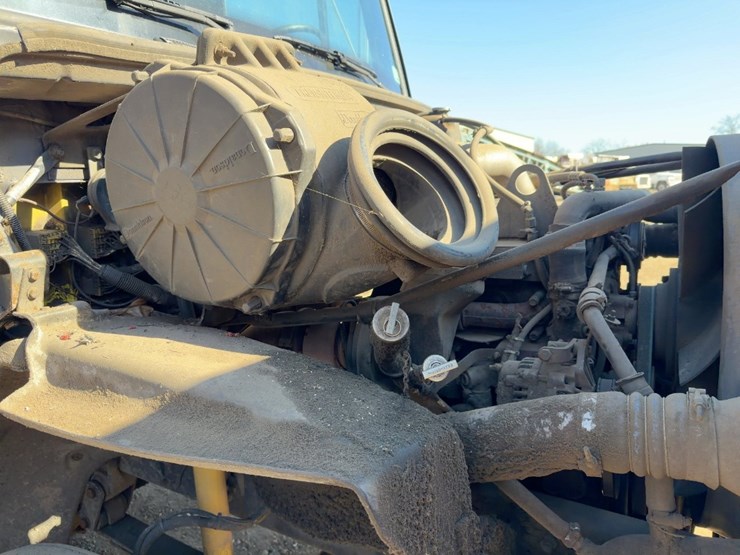 1999-freightliner-fl112-image-10