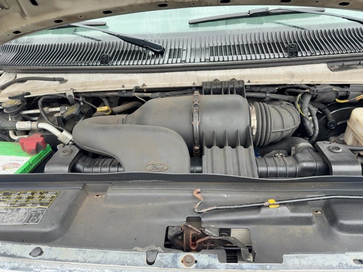 2011-ford-e350-image-12