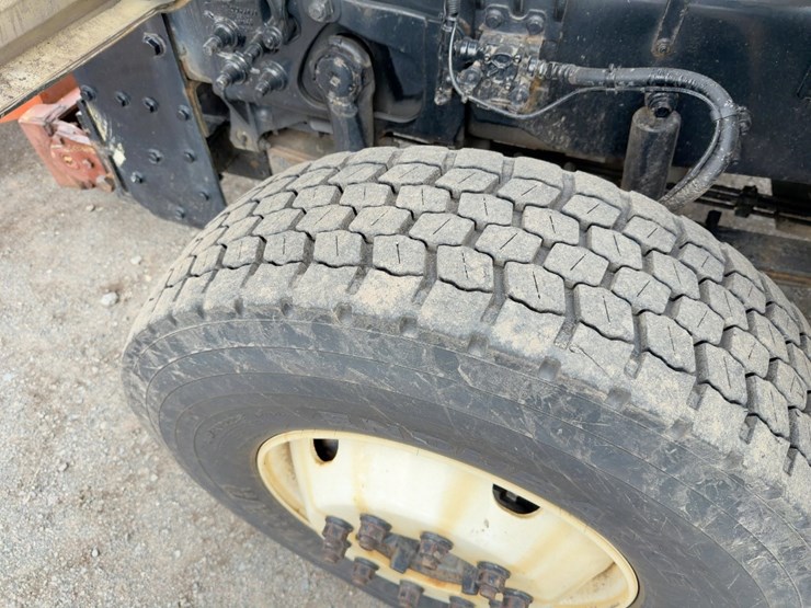 2010-mack-granite-gu713-image-14