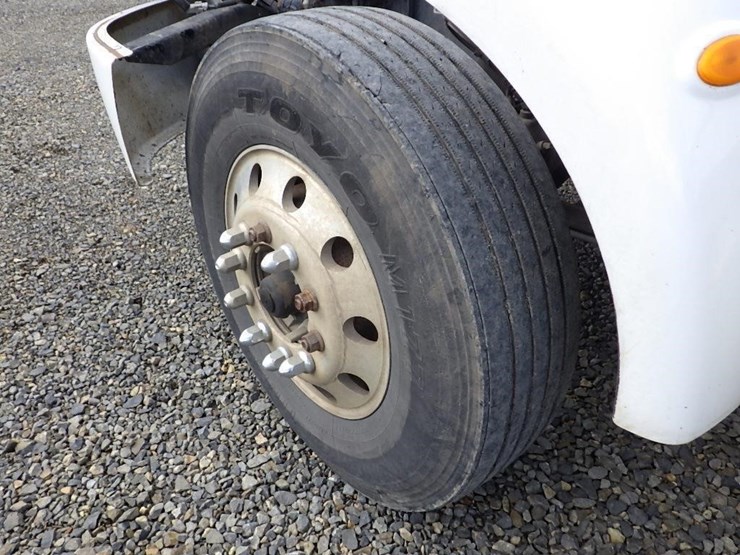 2010-peterbilt-337-image-24