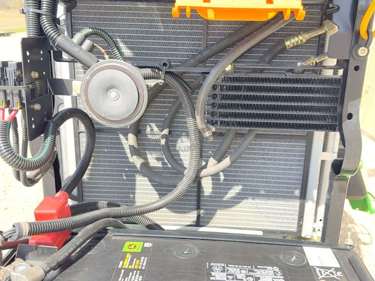 2004-john-deere-7320-image-40