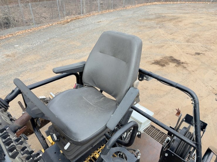 2013-caterpillar-ap-1055e-image-34