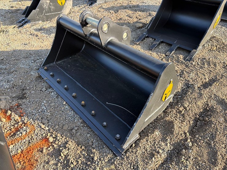 caterpillar-303-image-1