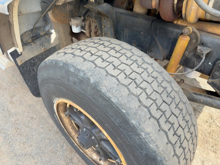 1987-ford-l9000-image-12