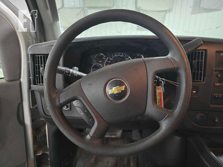 2017-chevrolet-express-2500-image-10