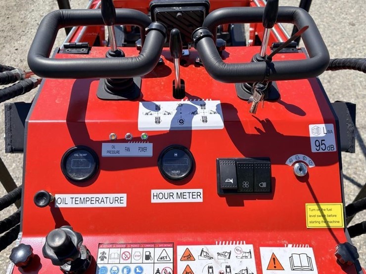 2026-agt-ysrt14-skid-steer-loader-image-11