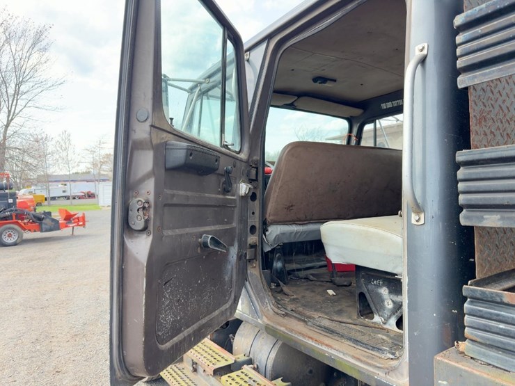 1992-international-4700-image-16