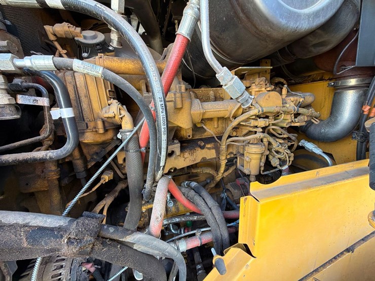 2022-john-deere-844-image-16