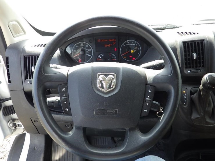 2018-dodge-3500-image-25