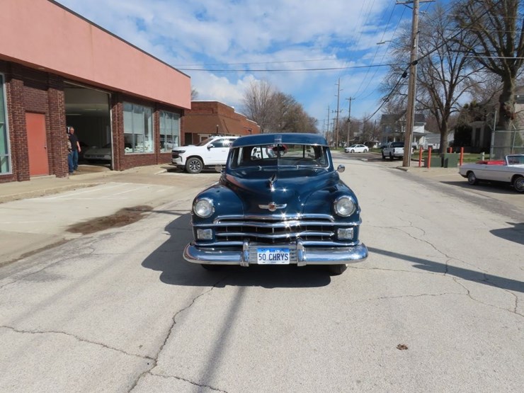1950-chrysler-windsor-4dr-sedan-image-2