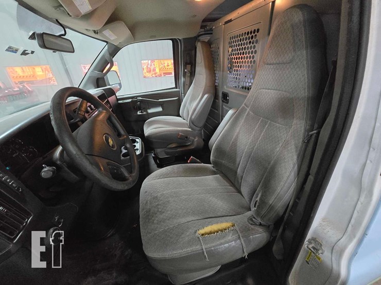 2017-chevrolet-express-2500-image-9