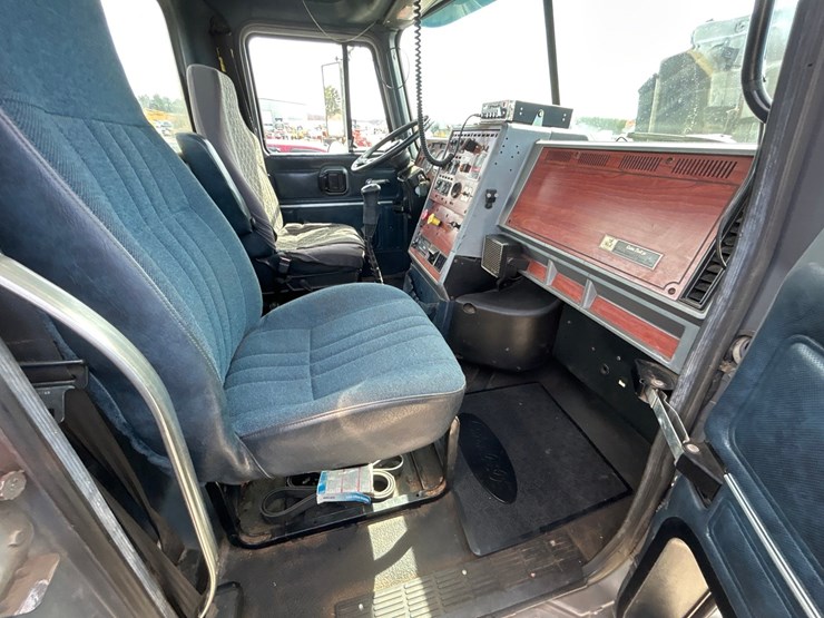 1999-mack-cl713-image-113