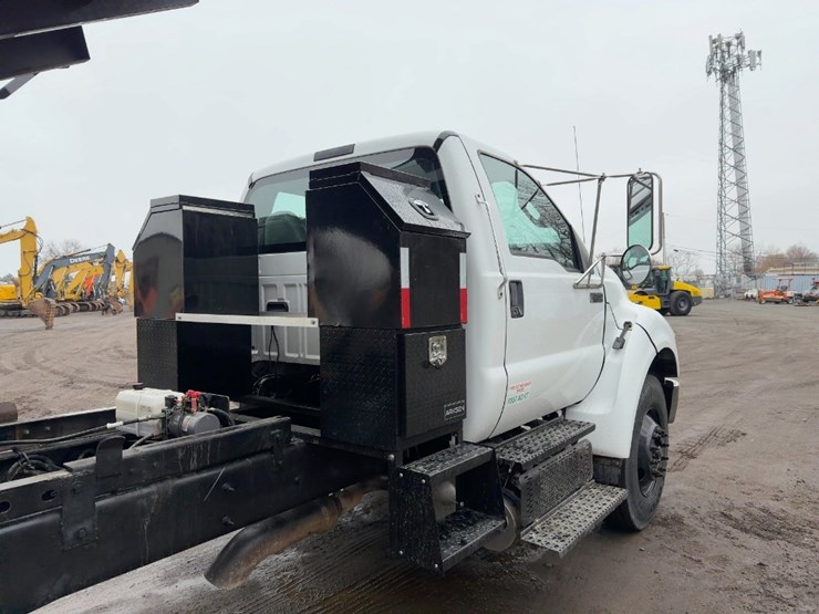 2013-ford-f750-xl-image-18
