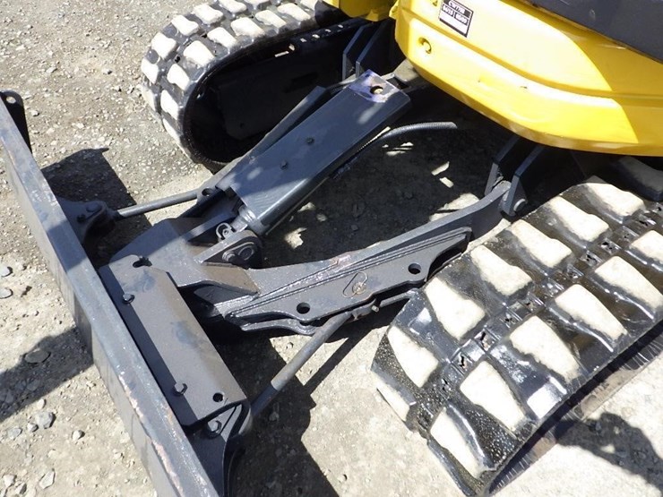 komatsu-pc28uu-2-image-14