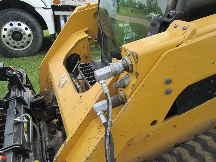 2022-caterpillar-259d3-image-23