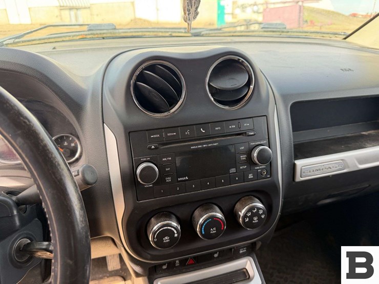 2014-jeep-compass-image-22