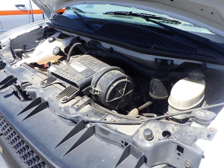 2015-chevrolet-express-2500-image-10