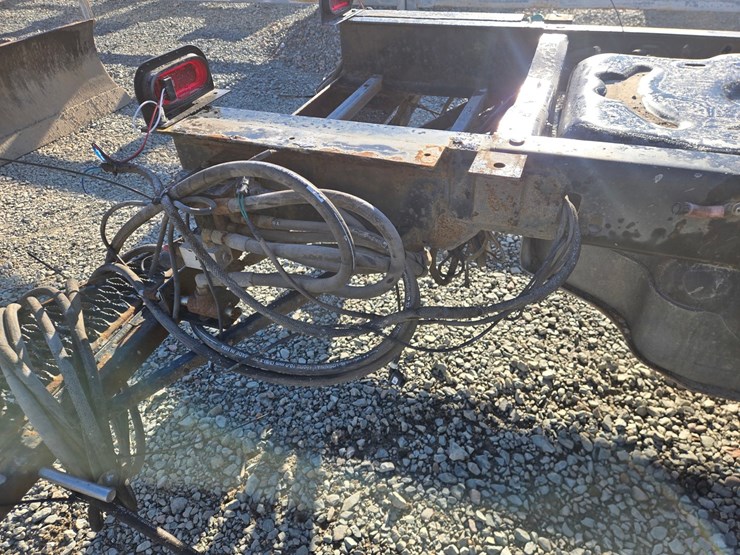 2017-massey-ferguson-8-image-31