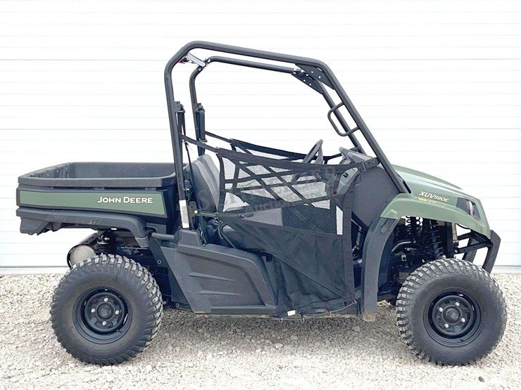 2022-john-deere-gator-image-3
