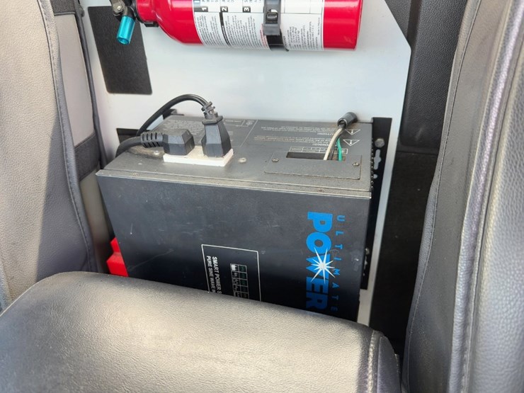 2015-chevrolet-silverado-3500hd-image-25