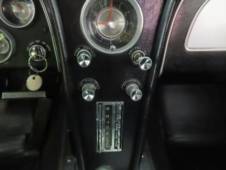 1963-chevrolet-corvette-stingray-split-window-coupe-image-37