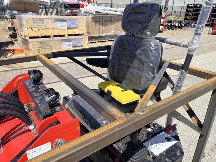 2026-sdlanch-ssl580-skid-steer-loader-image-10