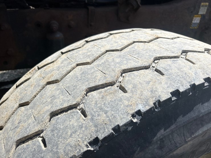 1999-mack-cl713-image-65