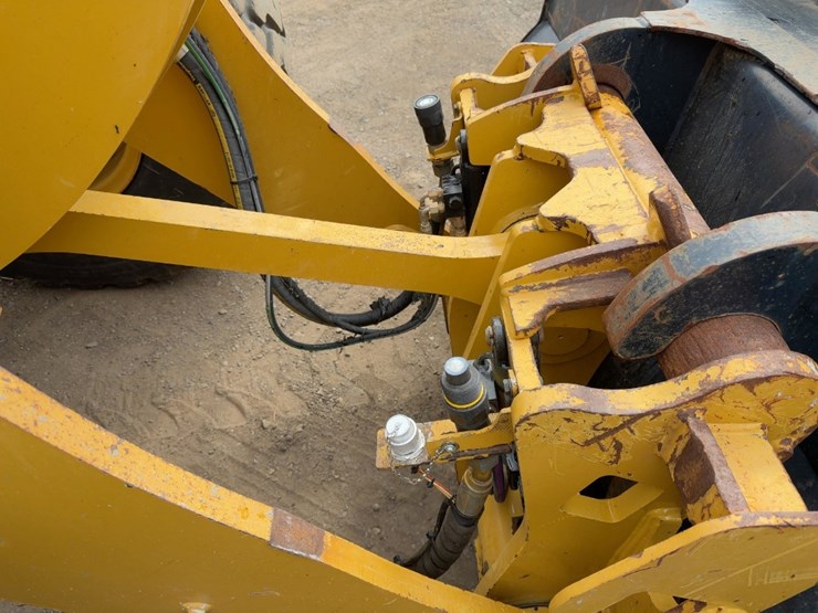 2016-caterpillar-938m-image-12