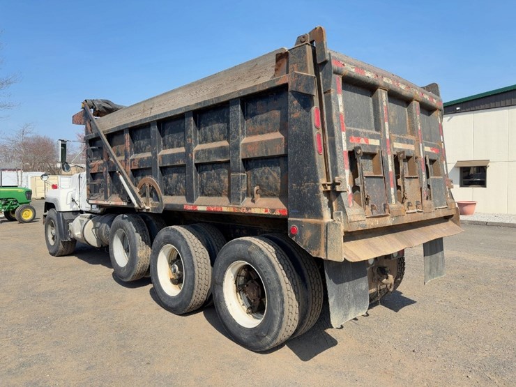 2001-mack-rd688s-image-3