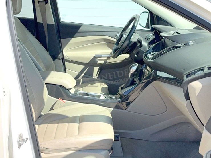 2014-ford-escape-titanium-image-27