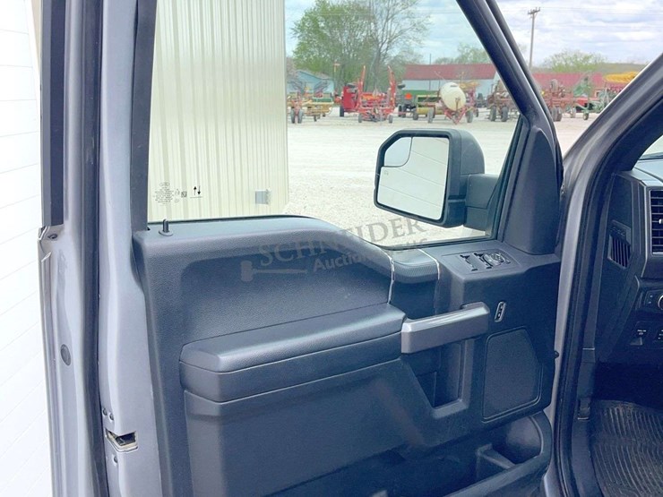 2020-ford-f150-image-32