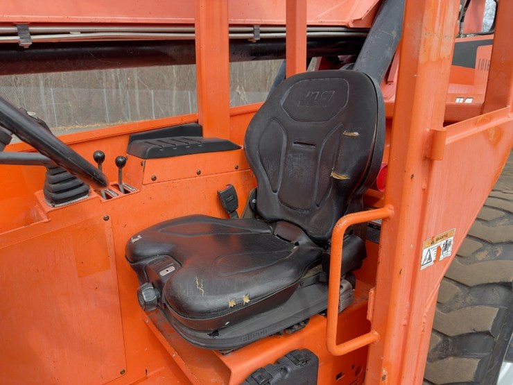 2018-sky-trak-8042-image-17