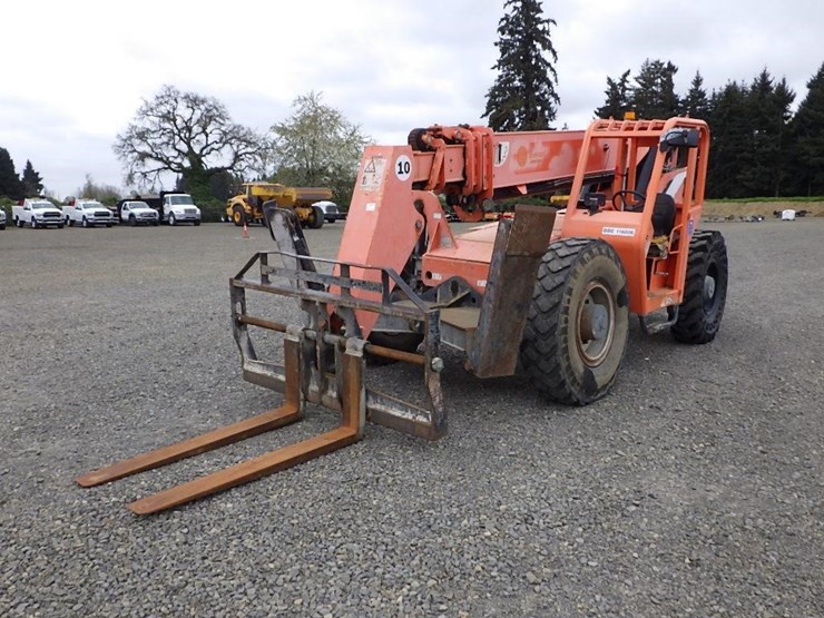 2011-jlg-10054-telescopic-reach-lift-image-1
