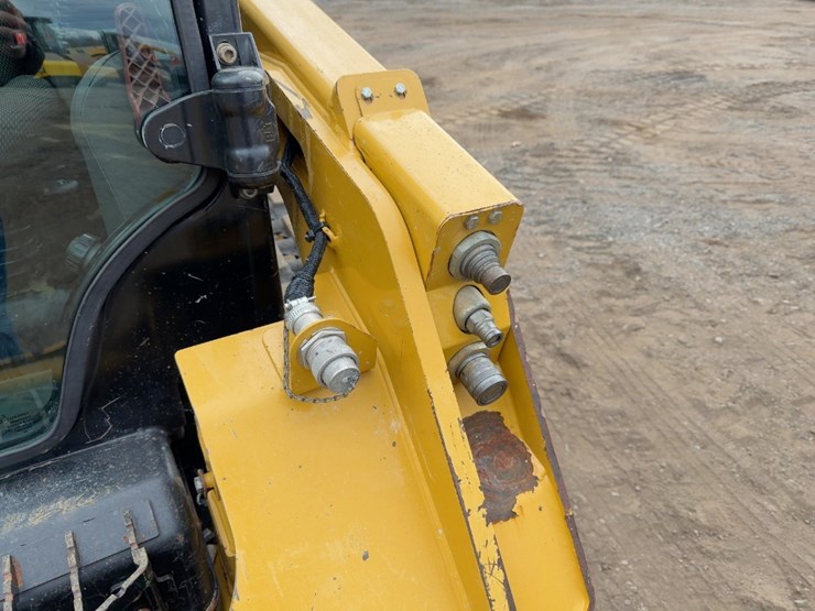 2021-caterpillar-259d3-image-11