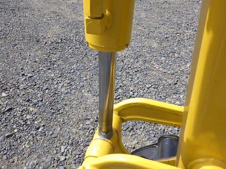 komatsu-pc28uu-image-15