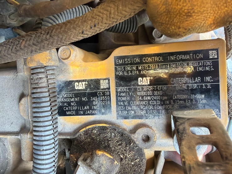 2019-caterpillar-242d-image-10