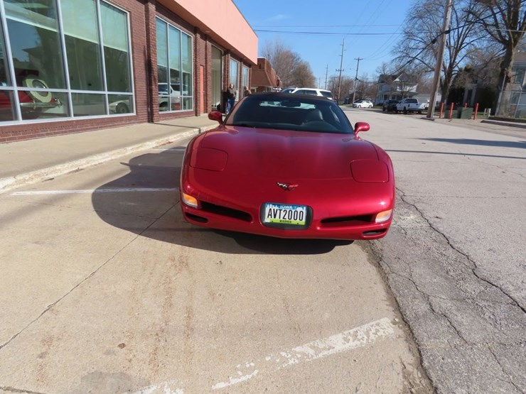 2000-chevrolet-corvette-roadster-image-2