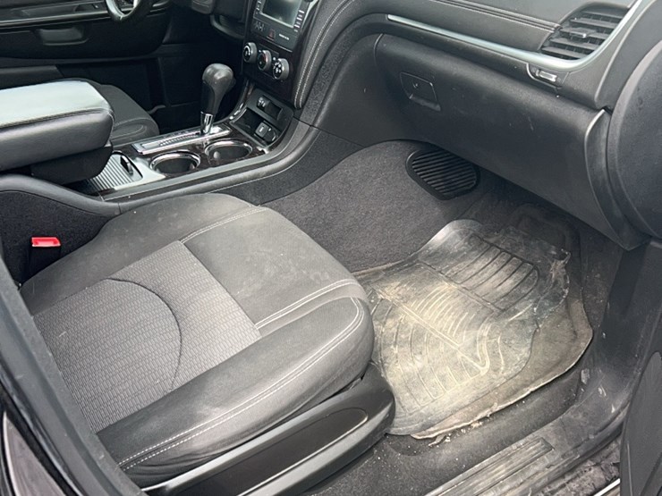 2017-chevrolet-traverse-image-24