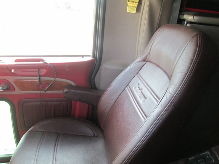 2008-peterbilt-389-image-36