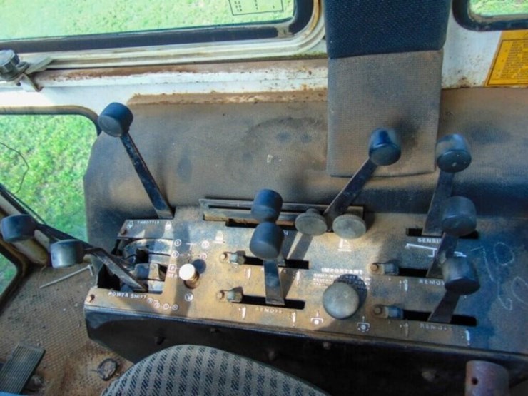 case-2090-tractor-image-21